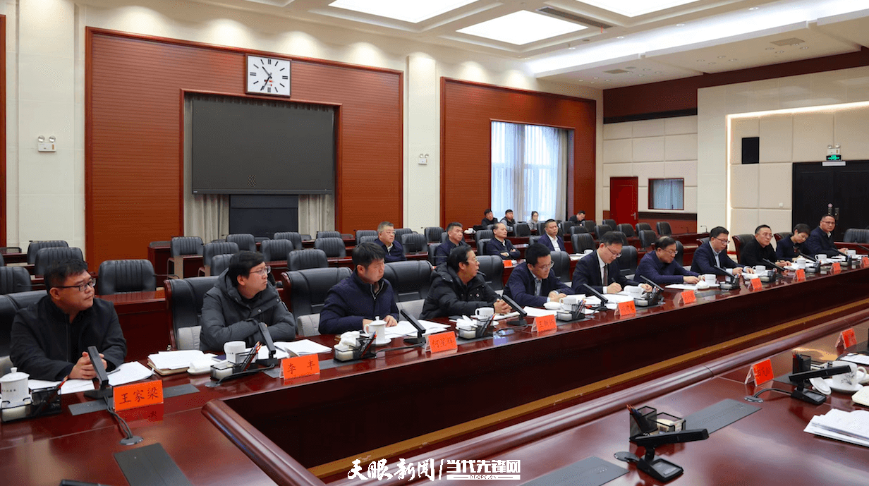 徐麟与中央驻黔新闻单位负责人座谈